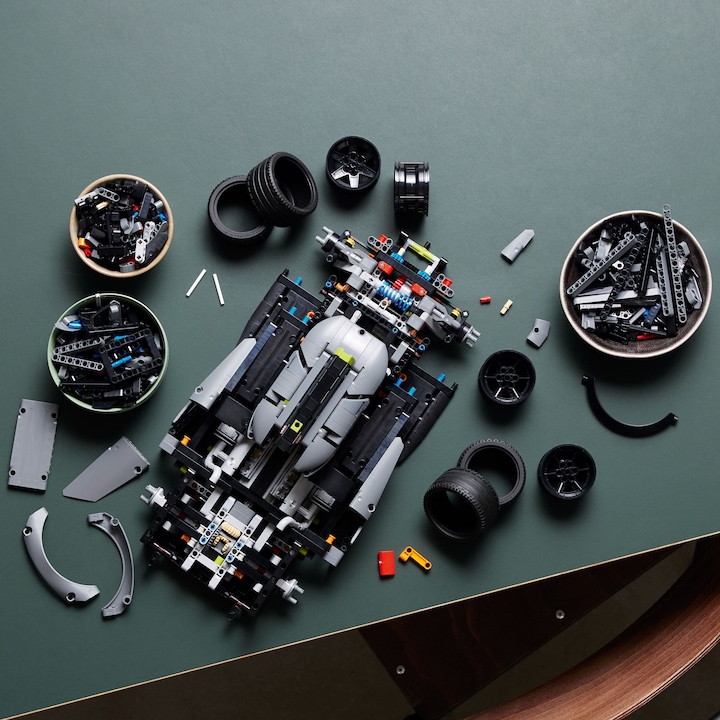 Actual product image LEGO Peugeot 9X8 24H Le Mans Hybrid Hypercar (42156, LEGO Technic)