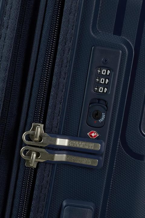 Produktbild American Tourister Set mit 3 Koffern, verstellbare Trekstang und robuste Ausführung