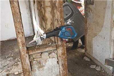 Actual product image Bosch Professional Cordless reciprocating saw GSA 18V-32 Set 2x 5.5Ah ProCORE + GAL 1880 CV