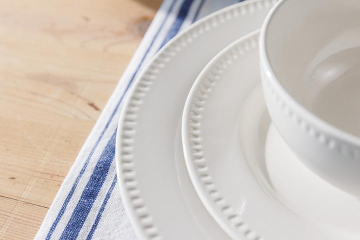 Immagine prodotto Mikasa Set da pranzo in gres Cranborne 12 pezzi, crema (4 pz.)