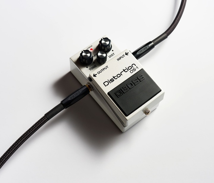 Produktbild BOSS Effektgerät DS-1 -WH Distortion Pedal Limited Edition (E-Gitarre, Bass)