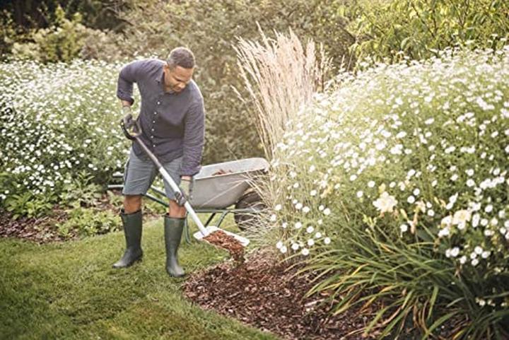 Actual product image Fiskars Telescopic shovel for lifting and moving bulk material and snow, length: 121 - 140 cm, ver