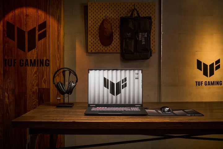 Immagine prodotto ASUS TUF Gaming A18 (18", 1000 GB, 32 GB, Inglese-international)