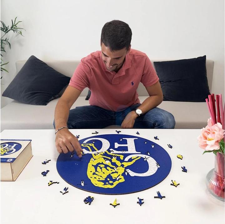 Actual product image Iconic Chelsea FC - Retro Logo - Wooden Puzzle Size S (150 pieces) (150 pieces)
