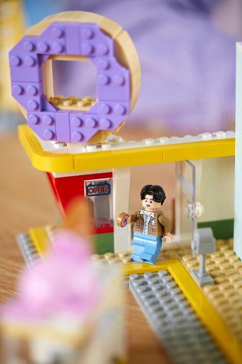 Actual product image LEGO Ideas BTS Dynamite (21339, LEGO Ideas, LEGO Rare Sets)