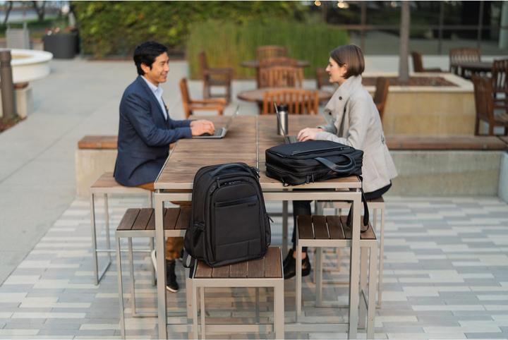 Produktbild Kensington Contour 2.0 (15.60", Universal)