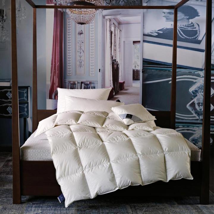 Actual product image Billerbeck Daunendecke E23 Inga Kassette II warm, Füllung: 90% Daunen, 10% Federn (900 g, 155 x 220 cm)