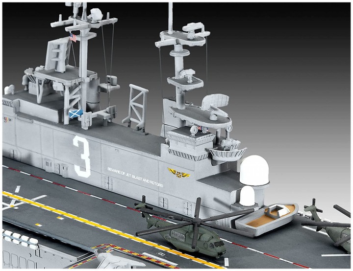 Produktbild Revell Assault Carrier USS WASP CLASS