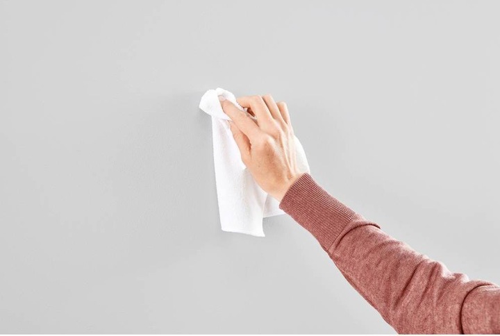 Image du produit tesa Clou adhésif pour papier peint et plâtre, idéal pour les toiles et les châssis