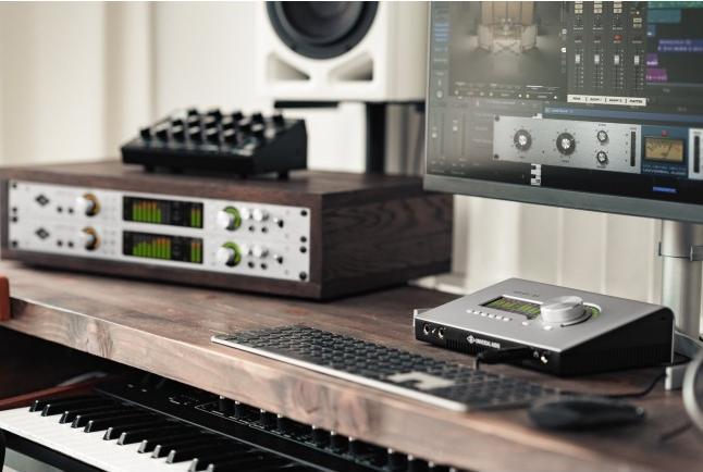 Image du produit Apollo x4 Gen2 Essentials+ (Thunderbolt)