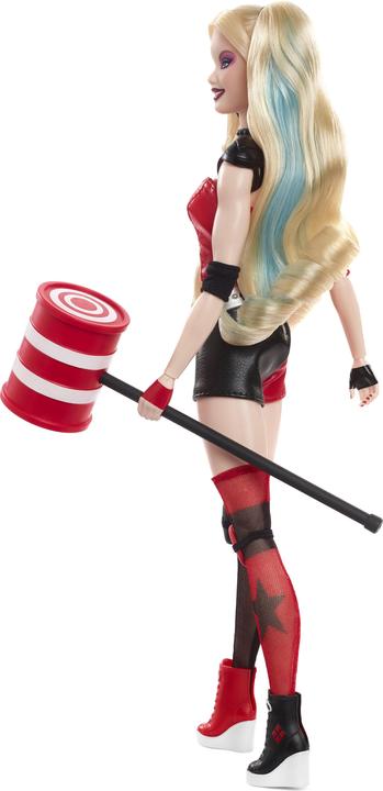 Actual product image Barbie Signature Harley Quinn Sammlerpuppe mit beweglichem Körper, ikonischem Outfit und Schlägel