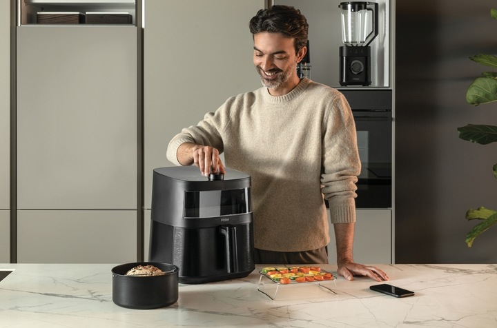 Immagine prodotto Haier Friggitrice ad aria I-Master Serie 5 Nero, Capacità 7 L, Range di temperatura 40°-200°, 9 in 1, Acce