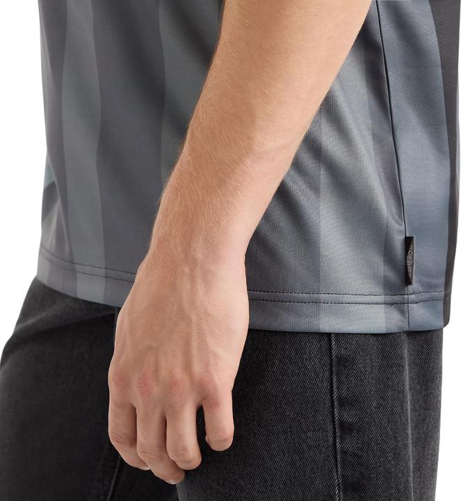 Actual product image Umbro Mens Mash-up Jersey (S)