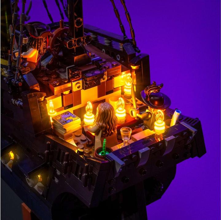 Immagine prodotto Light my bricks LMB 2.0 Kit di illuminazione a LED per LEGO® 10365 Nave pirata del Capitano Jack Sparrow