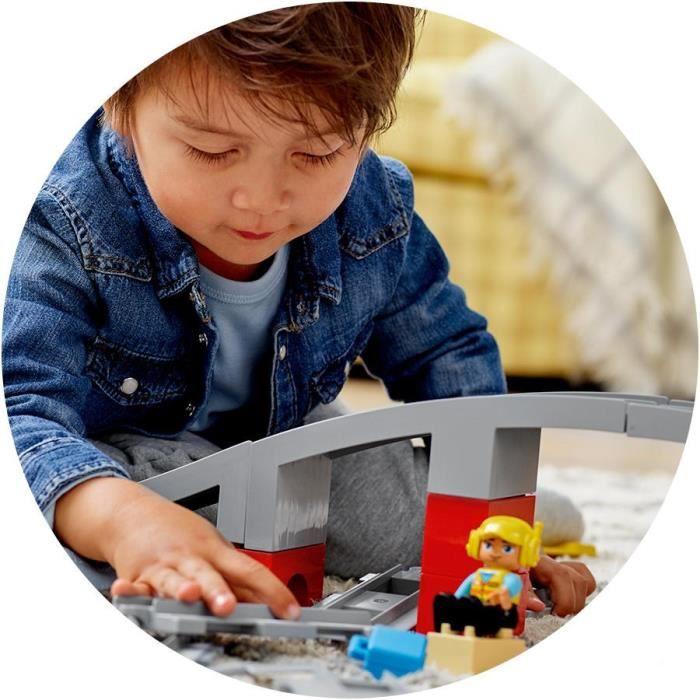 Actual product image LEGO Railway bridge and rails (10872)