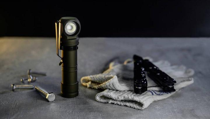 Actual product image ArmyTek Wizard C2 Pro Max Olive White LED torch with belt clip, with holster battery-powered 40 (12.15 cm, 4000 lm)