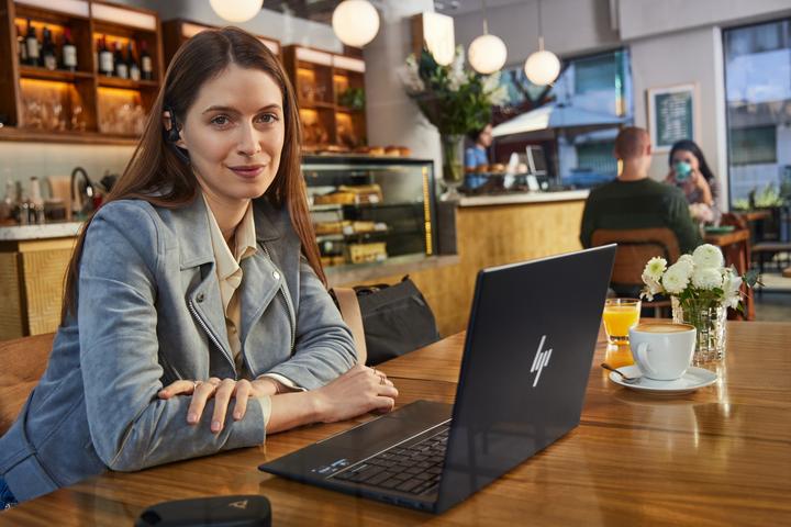 Actual product image Poly Vl 30 Headset Emea - Intl (Wireless, USB-C)