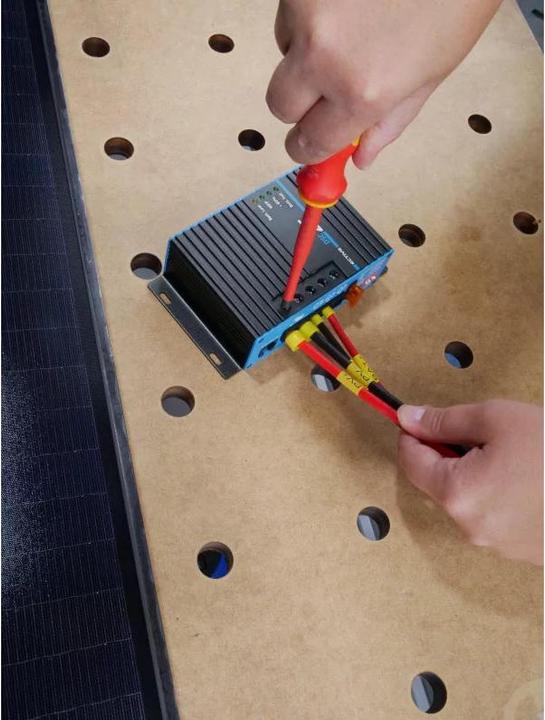 Actual product image Ective Mini battery circuit breaker 100A 12-32V