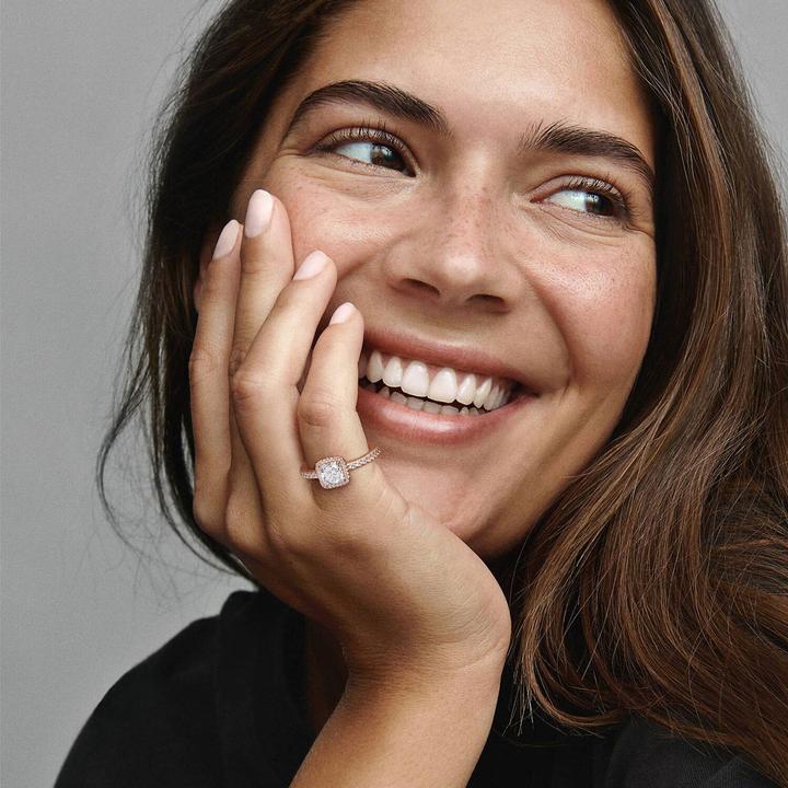 Produktbild Pandora Quadratischer Funkelnder Strahlenkranz Ring (58)