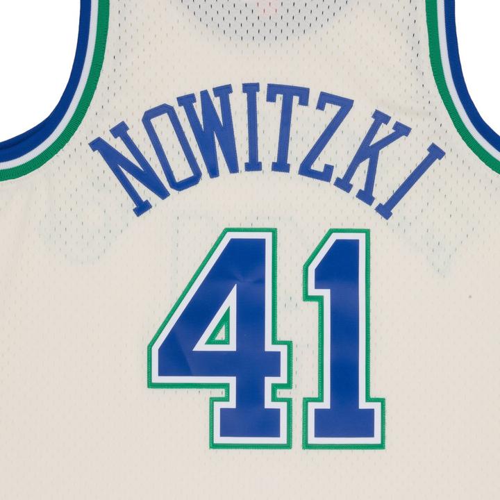 Image du produit Mitchell & Ness NBA Dallas Mavericks Dirk Nowitzki Off White Team Color Maillot Swingman Hommes (S)