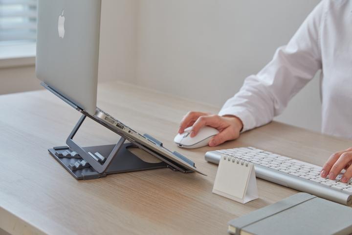 Immagine prodotto Pout EYES 3 ANGLE supporto portatile per laptop in alluminio argento