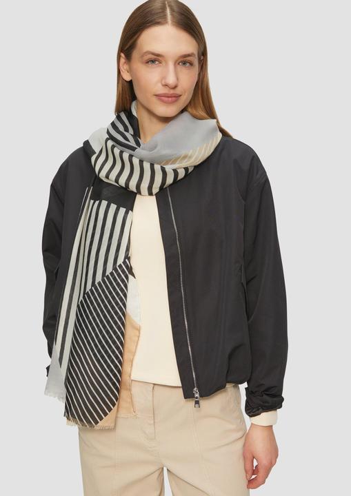 Produktbild S.Oliver Tuch Feines Tuch aus recyceltem Polyester mit modischem Artwork-Print