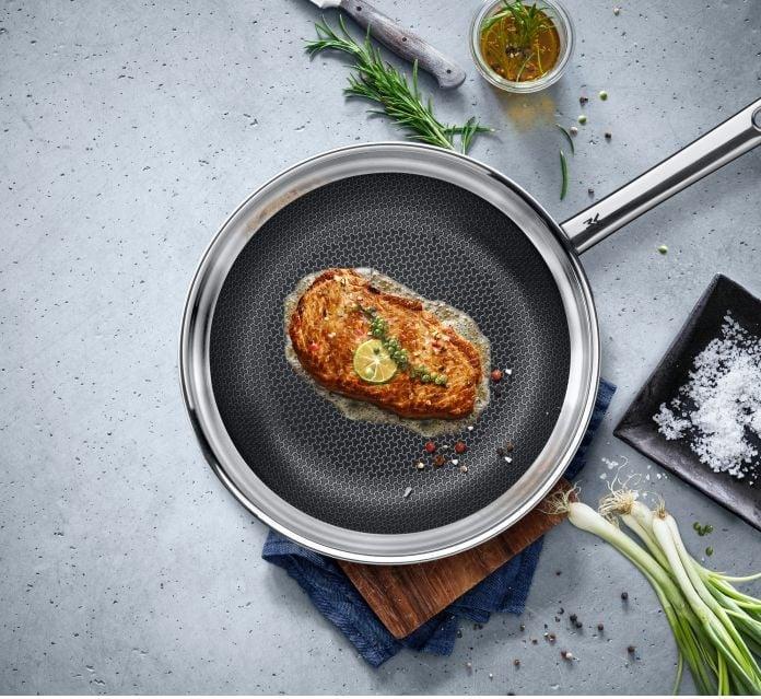Actual product image WMF Professional Resist (28 cm, Frying pan, Aluminium, Stainless steel)