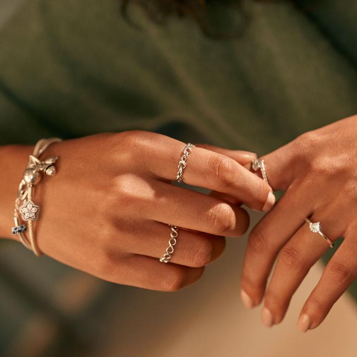 Immagine prodotto Pandora Anello solitario con cuore chiaro (58, 925 Argento)