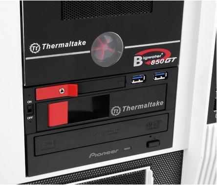 Actual product image Thermaltake ST0026Z Hard drive backplane 2.5/3.5 inch front panel