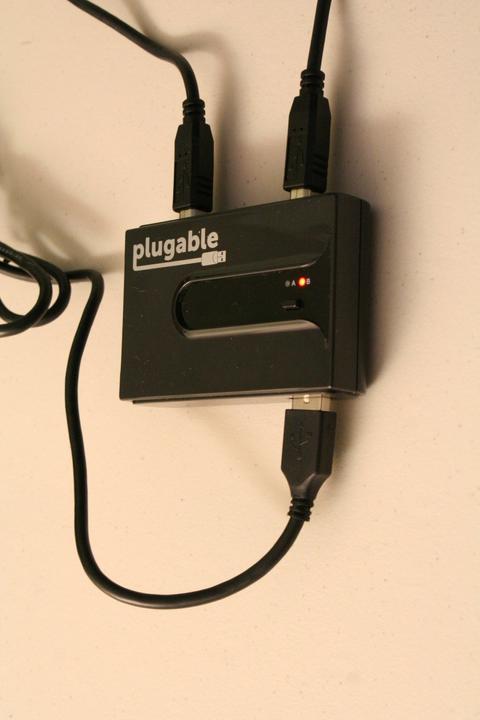 Produktbild Plugable USB 2.0 Port Sharing Switch (USB-B, 2 Ports)