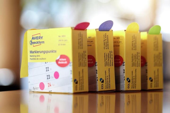 Actual product image Avery Marking points in the dispenser