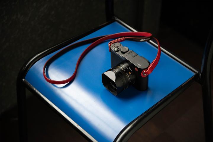 Actual product image Artisan & Artist ACAM-280A Leather Camera Strap (S) (Neck belt)