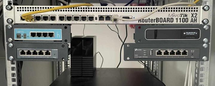 Actual product image OEM TP-LINK drō¾ák do 10"/19" racku pro OC200/SF1005xx/SG105xx/SG1005xx