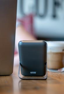 Actual product image Newell Powerbank MS-10000 MagSafe 10000 mAh PD 20 W - grey (10000 mAh, 20 W, 37 Wh)