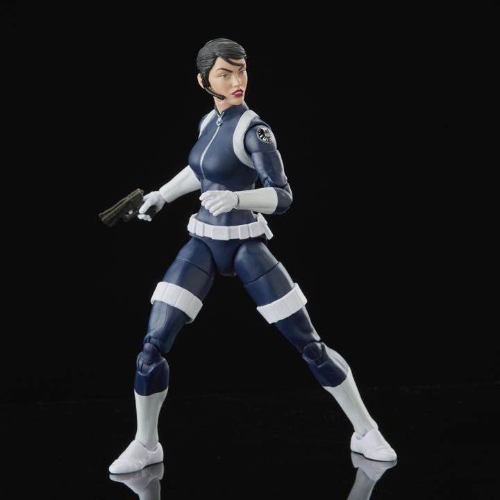 Actual product image Hasbro Legends Series Marvel's Quake, 15 cm tall action figure to collect, 5 accessories.
