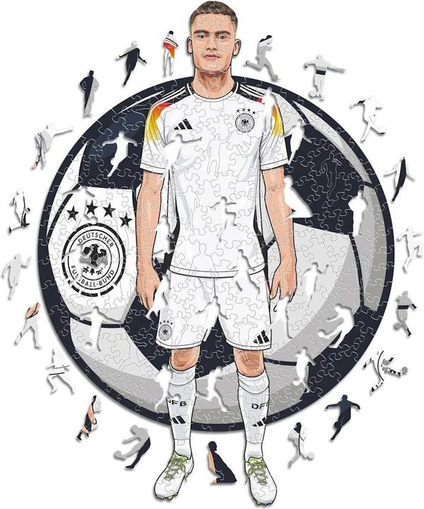 Actual product image Iconic Jamal Musiala - German National Team - Wooden Puzzle Size S (150 pieces) (150 pieces)