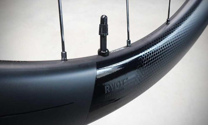 Actual product image Fast Forward Tubeless valve