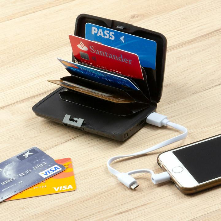 Actual product image InnovaGoods RFID card holder and powerbank Sbanket (2500 mAh, 9.25 W, 9.25 Wh)