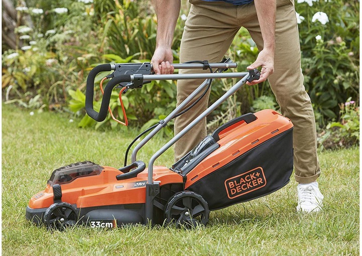 Productafbeelding Black & Decker Accu Grasmaaier BCMW33184L2 Kit (Oplaadbare batterij)