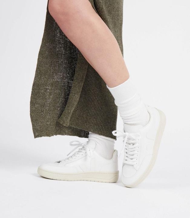 Actual product image Veja V-12 (40)
