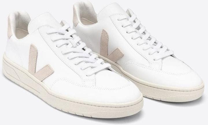 Actual product image Veja V-12 (38)