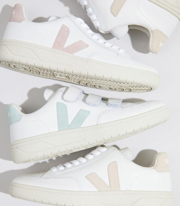 Actual product image Veja V-12 (38)