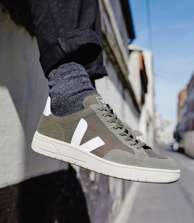 Actual product image Veja V-12 (41)