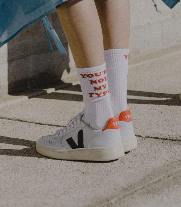 Actual product image Veja V-10 (40)