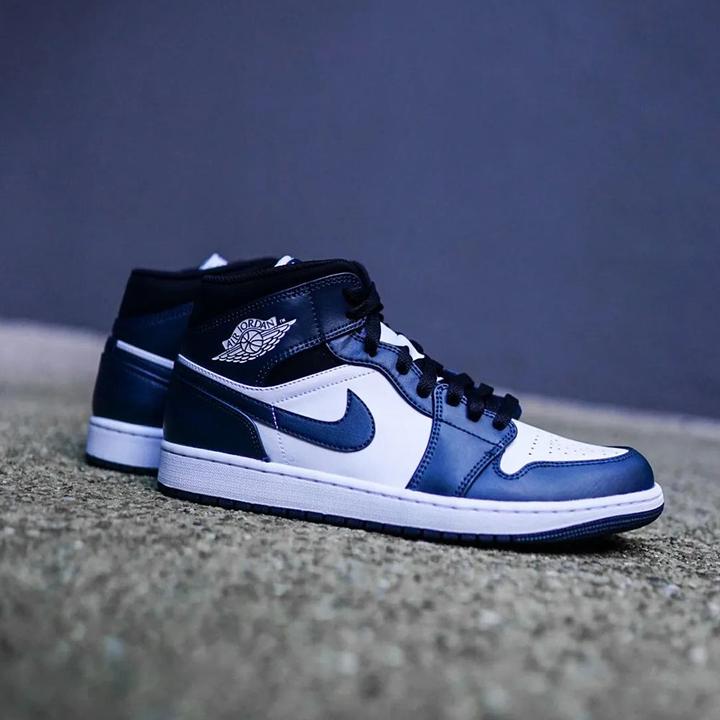 Immagine prodotto Nike Air Jordan 1 (42)