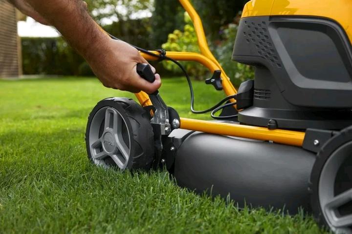 Image du produit Stiga Multiclip 547 AE Kit Tondeuse à gazon sans fil48 V 4 Ah (Fonctionnement sur batterie)