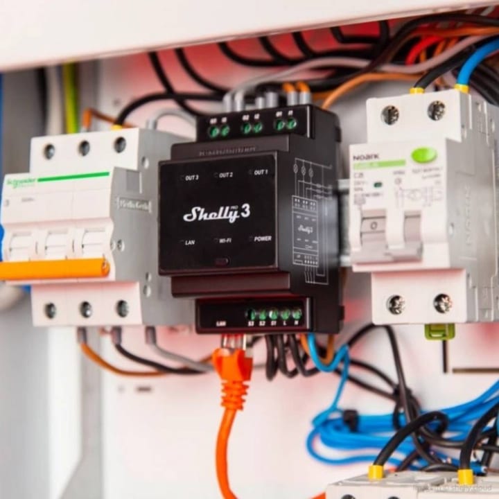 Actual product image Shelly Pro 3 (Switch actuator)