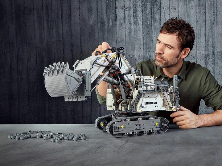 Productafbeelding LEGO Liebherr Graafmachine R 9800 (42100, LEGO Technic)