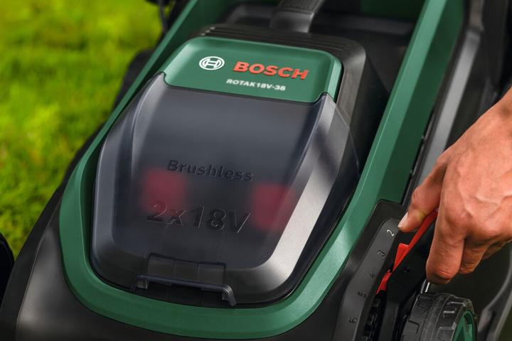 Actual product image Bosch Hausgeräte Rotak 18V2-38 Set (Rechargeable battery operated)