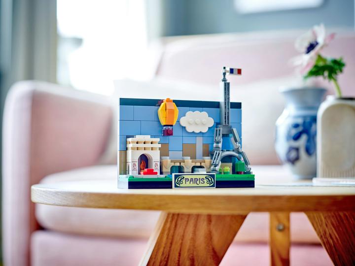 Actual product image LEGO Creator Postcard from Paris (40568, LEGO Creator 3-in-1)